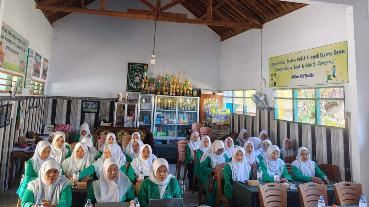 PAC FATAYAT NU WLINGI : TURBA PC Fatayat NU Kabupaten Blitar Perkuat Kapasitas PAC di Zona Satu